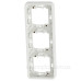 Вертикальна 3-постова рамка Schneider Electric MUR39109 IP55 (біла) Вертикальна 3-постова рамка Schneider Electric MUR39109 IP55 (біла)